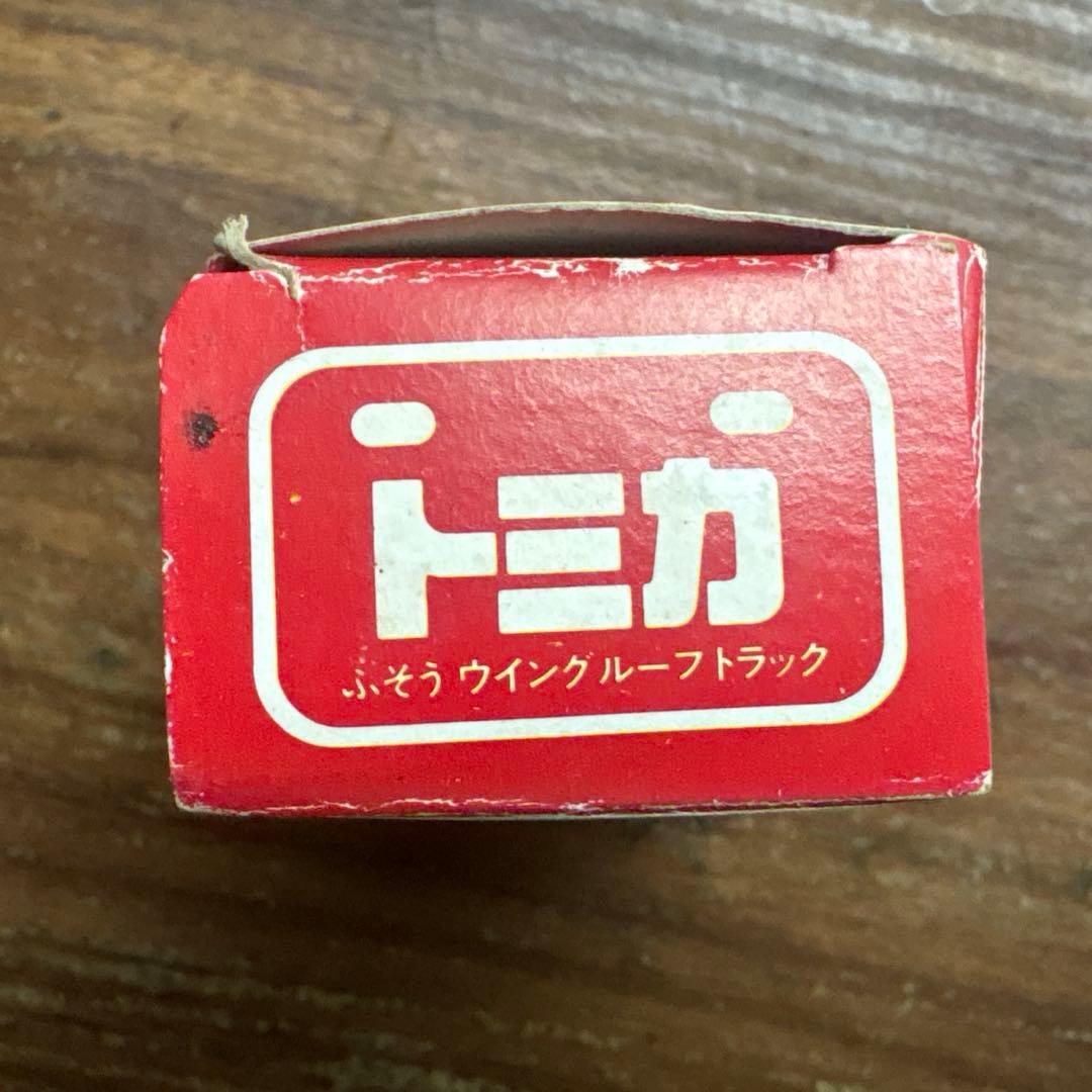 丸運のらくろ 箱付未開封 トミカFUSO WING ROOF TRUCK 036