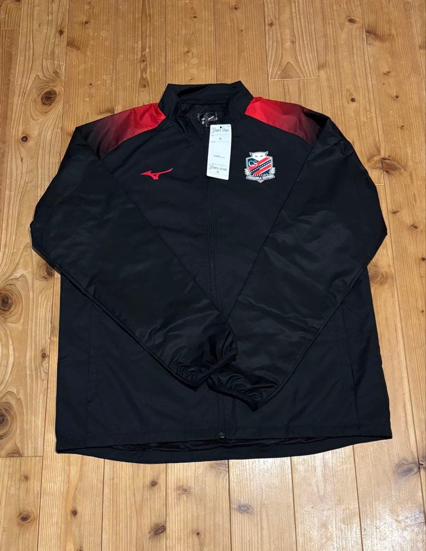 よ*ん様 新品！コンサドーレ札幌Mizuno フルジップジャケット L 黒/赤