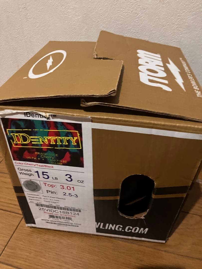 け*ん様 【中古】値下げしました。ボウリングボール アイデンティティ　15ポンド