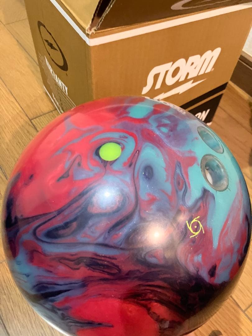 け*ん様 【中古】値下げしました。ボウリングボール アイデンティティ　15ポンド