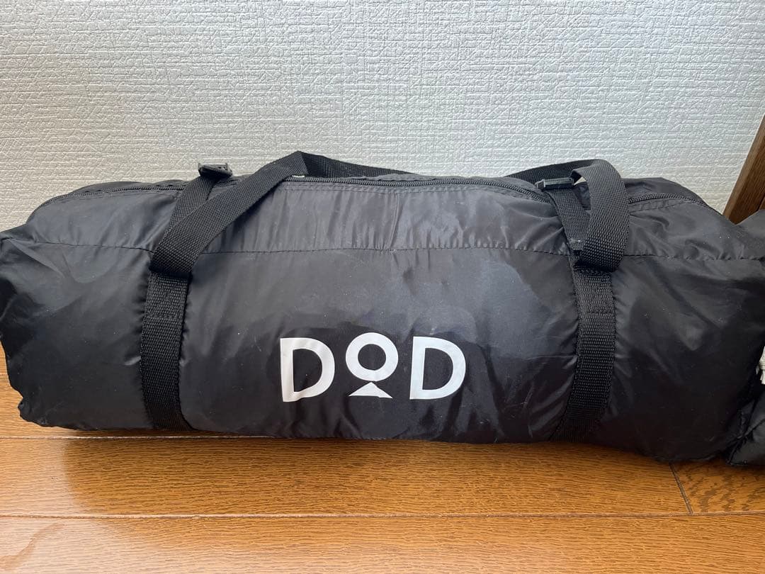DOD ワンポールテント　ディーオーディー　黒　キャンプ　焚き火