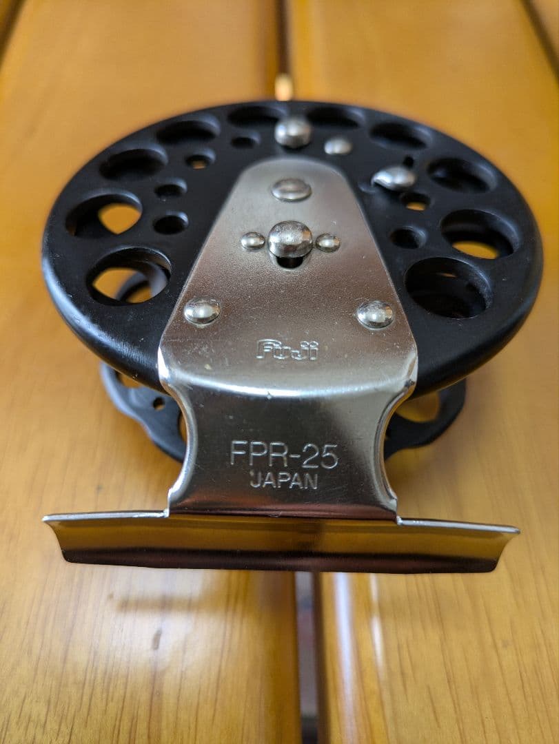 フジリールFPR25改シングルハンドル9穴仕様富士工業チヌ石鯛リールVP