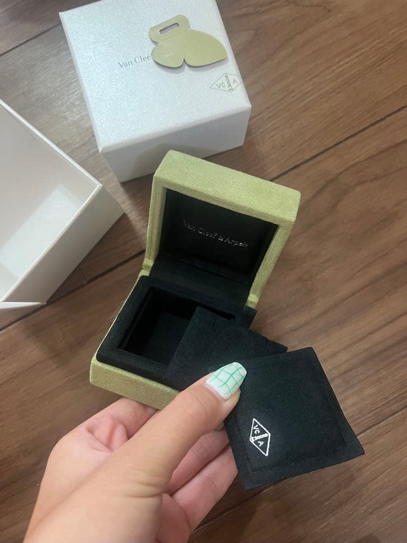 Van Cleef & Arpels ギフトボックス　ギフト袋