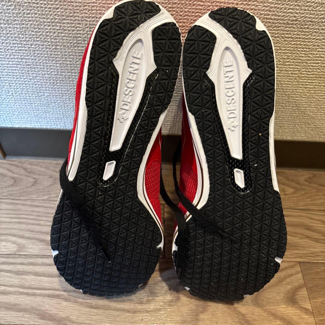DESCENTE ランニングシューズ レッド　27.5