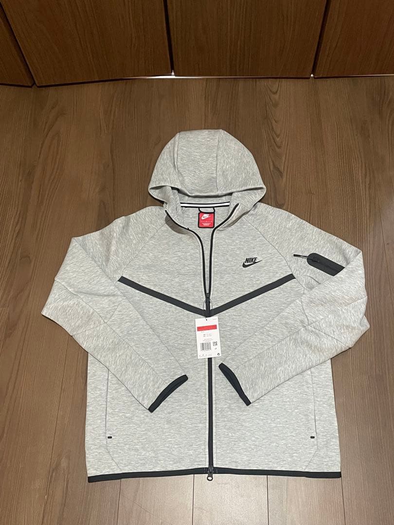 ✨新品未使用品✨NIKEテックフリース￼Lサイズ 値下げ可能