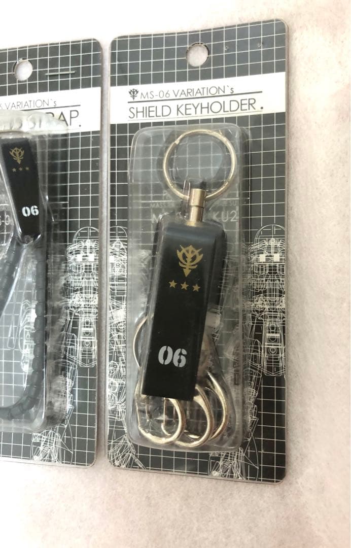 機動戦士ガンダム　携帯ストラップ MS-06 シールドバージョンキーホルダー　黒