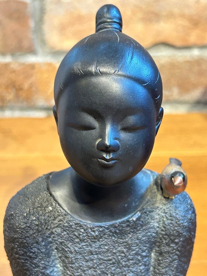 金工師 板保次作 銅製 「おすまし」 　ブロンズ像