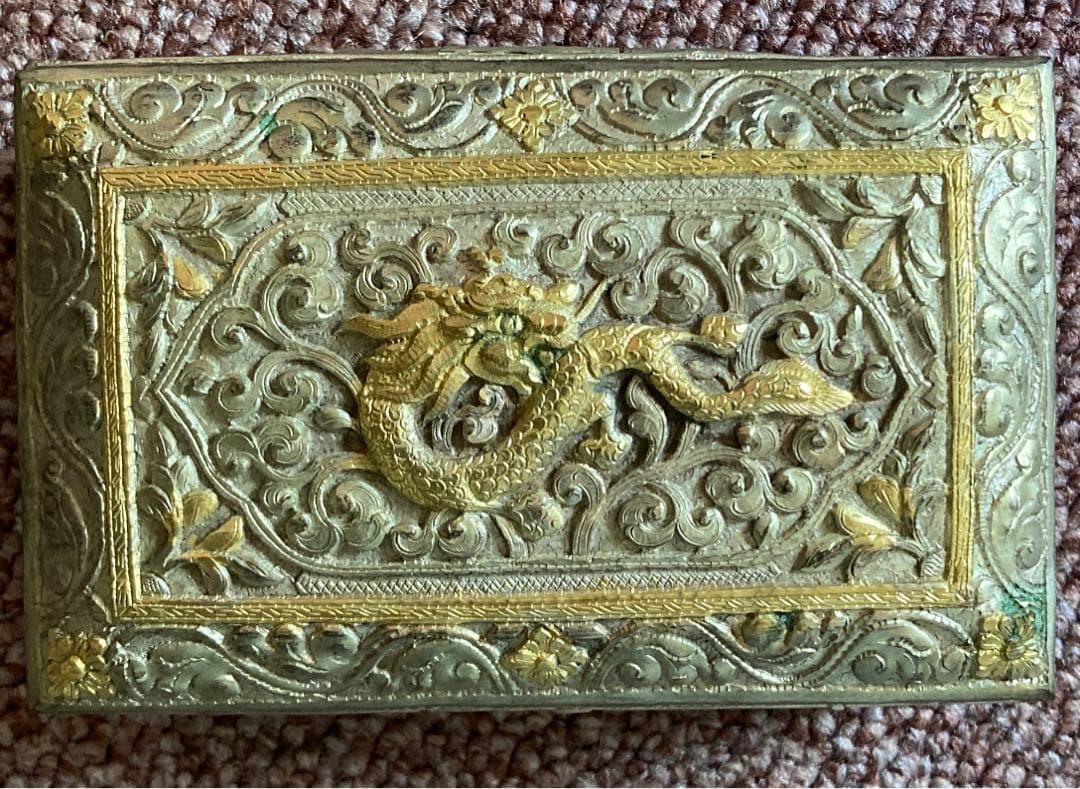 小物入れ　彫金　金属工芸品ブータン王国製