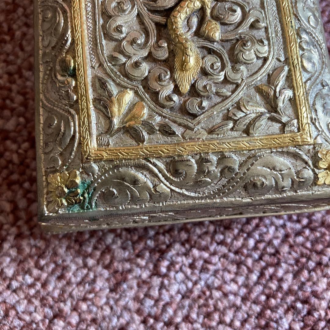 小物入れ　彫金　金属工芸品ブータン王国製