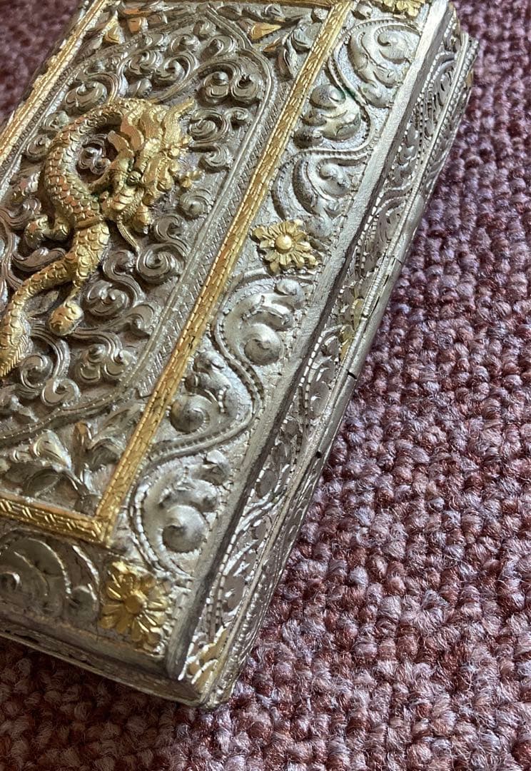 小物入れ　彫金　金属工芸品ブータン王国製