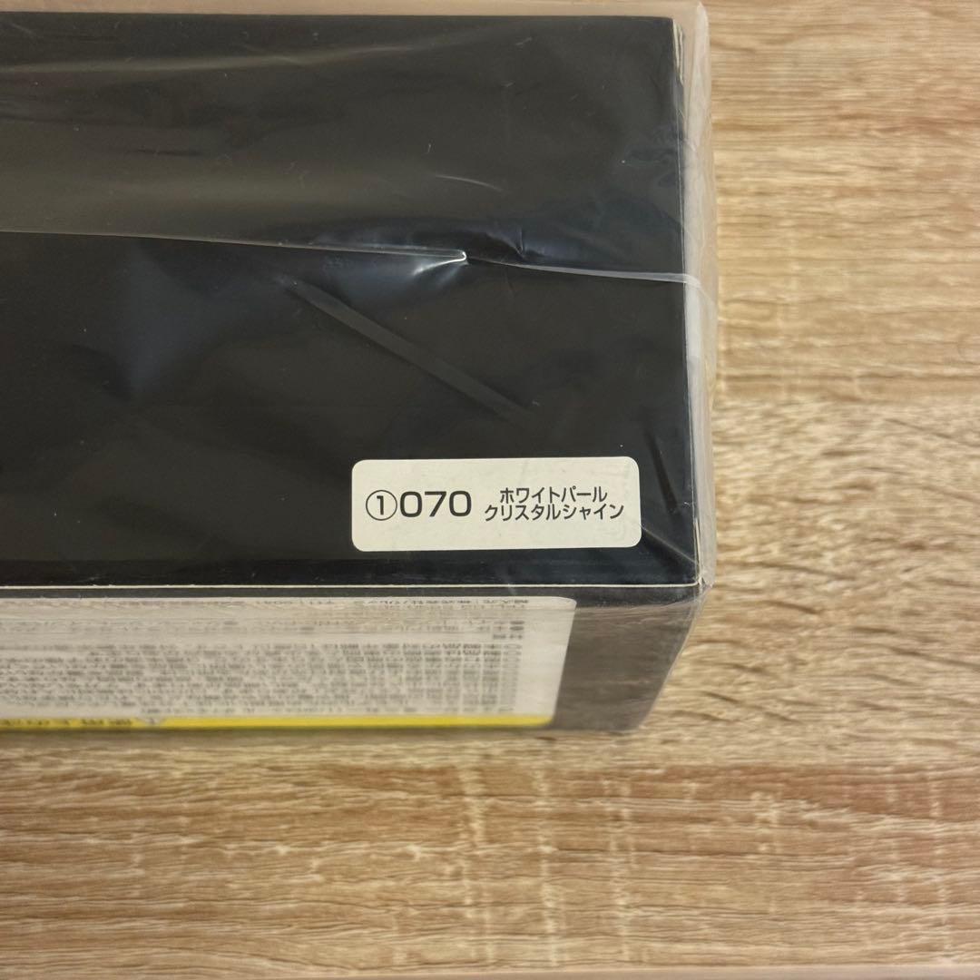 【非売品】トヨタ ヴォクシー ホワイトパールクリスタルシャイン1/30 ミニカー