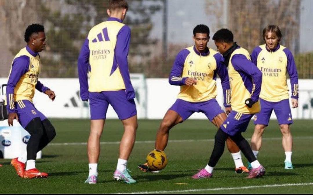 超貴重 胸番号入り レアルマドリード トレーニングウェア上下支給モデル