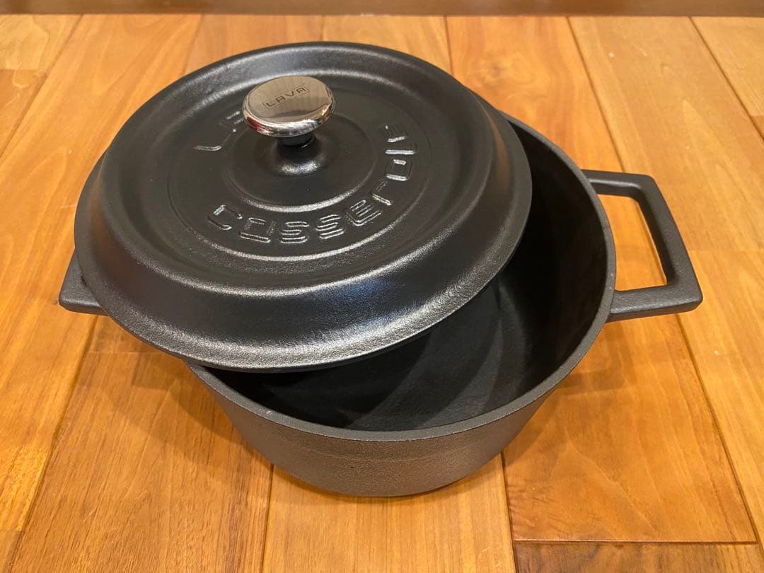 新古品　未使用　LAVA ラウンドキャセロール マットブラック 20cm