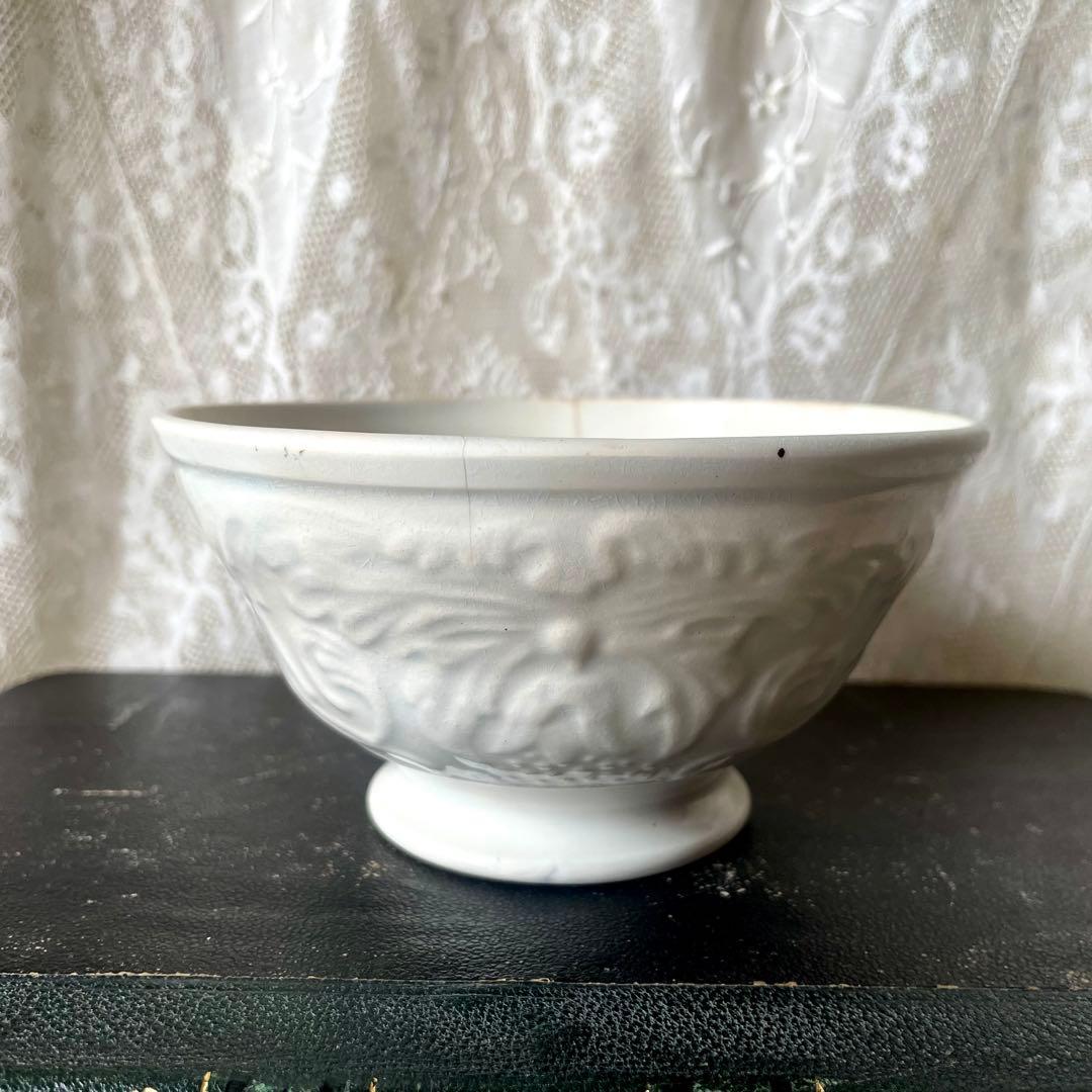 ホワイトレリーフカフェオレボウル　フランスアンティーク　白　19世紀後期