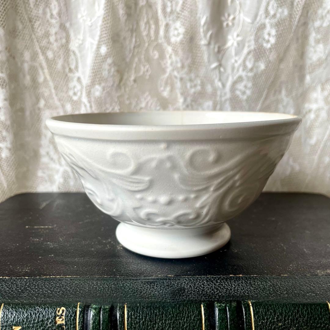 ホワイトレリーフカフェオレボウル　フランスアンティーク　白　19世紀後期
