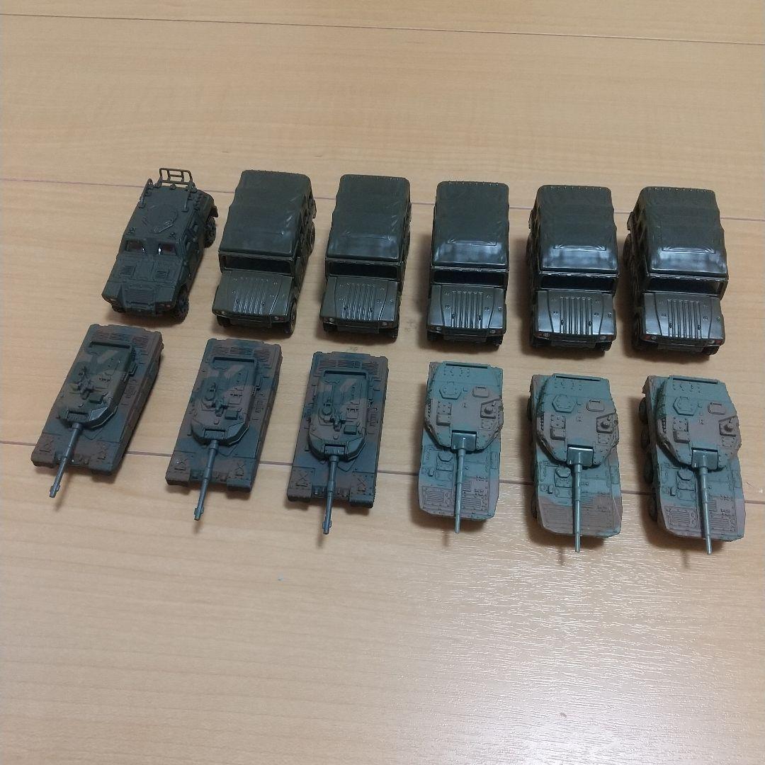 戦車とトラックのミニカーセット 12個