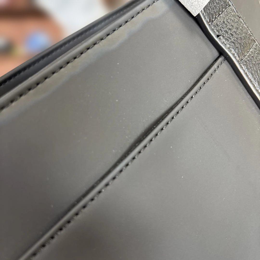 ウノピューウノウグァーレトレ　カートバッグ 訳あり　新品