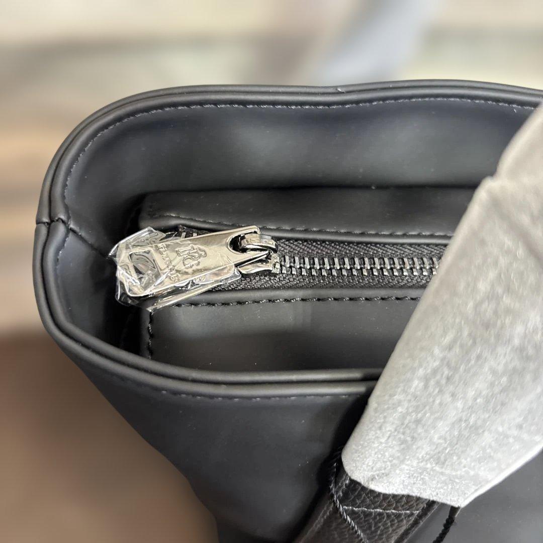 ウノピューウノウグァーレトレ　カートバッグ 訳あり　新品