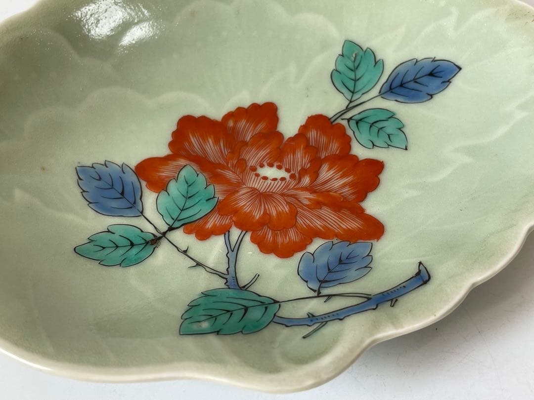 骨董　アンティーク　柿右衛門青磁色絵牡丹文変形皿　向付　皿　柿右衛門