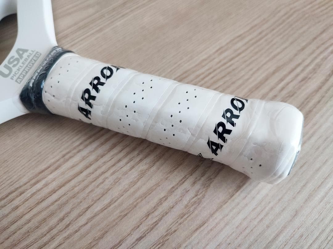 ARRONAX ELITE X3 ピックルボール パドル エッジレス 白い 黒い