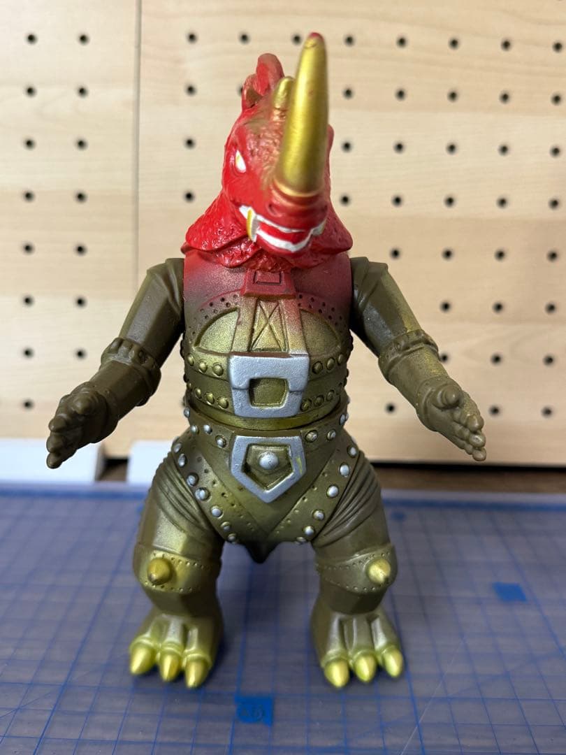 パチ 怪獣 ソフビ　メガゾラン