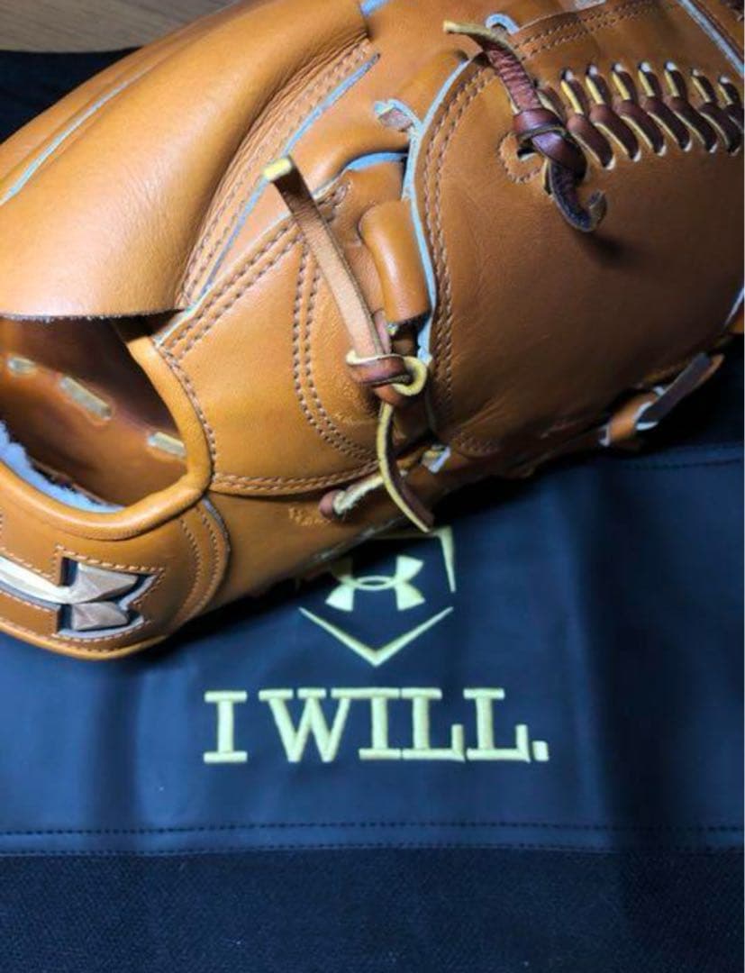 明日までの期間限定出品！収納袋付き！ アンダーアーマー　硬式　グローブ