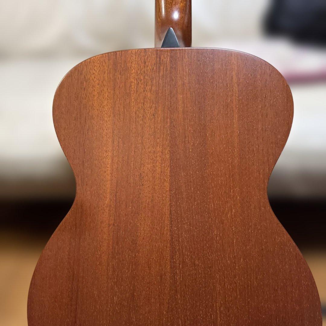 ラリビー　ギター　OM-01