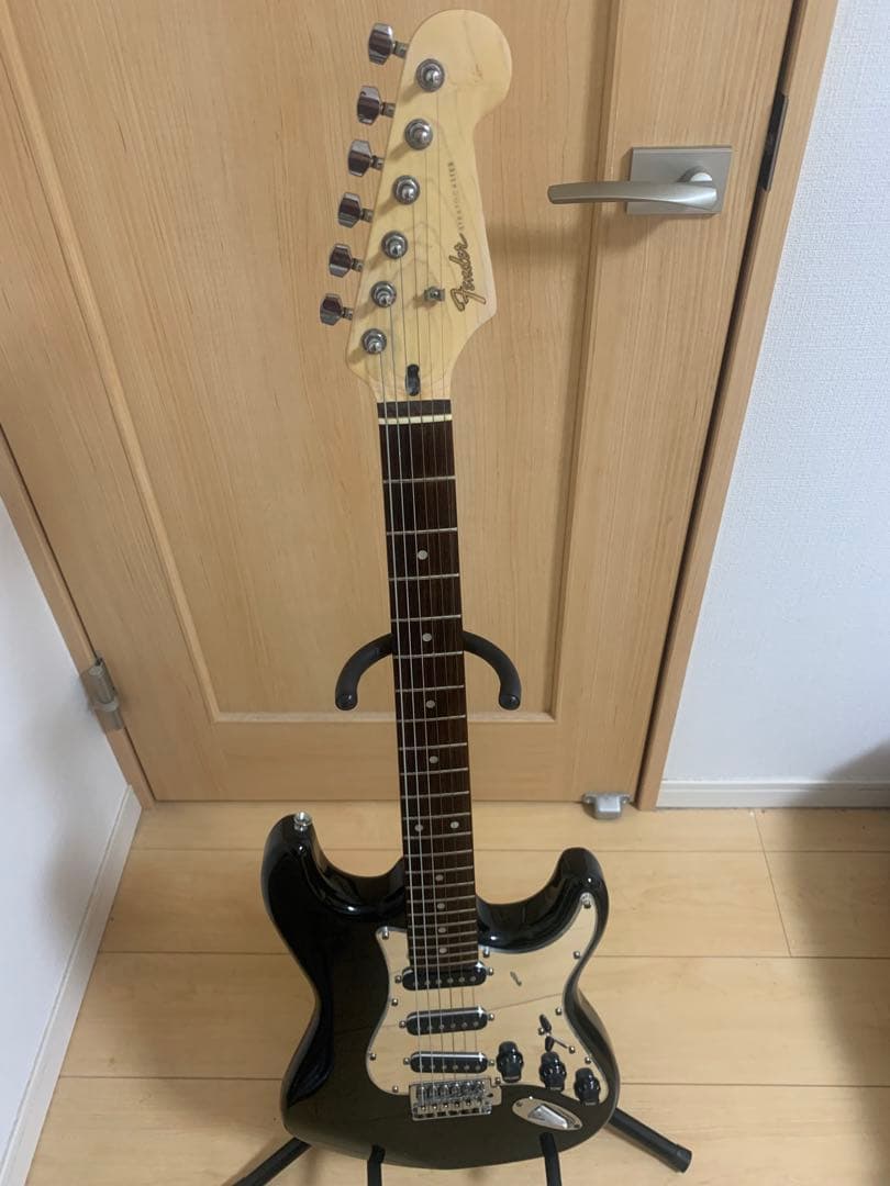 フェンダー風ストラトキャスタータイプのエレキギター