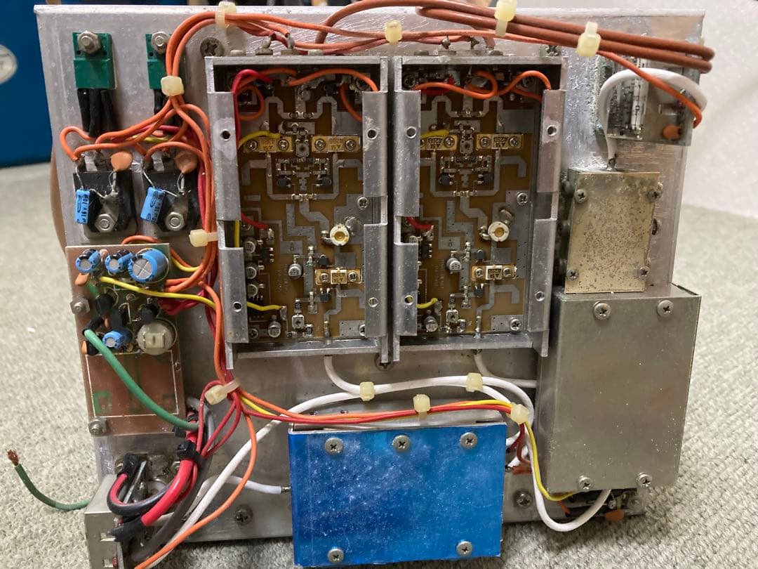 2400MHzアンテナ直下型リニアアンプ（ジャンク）