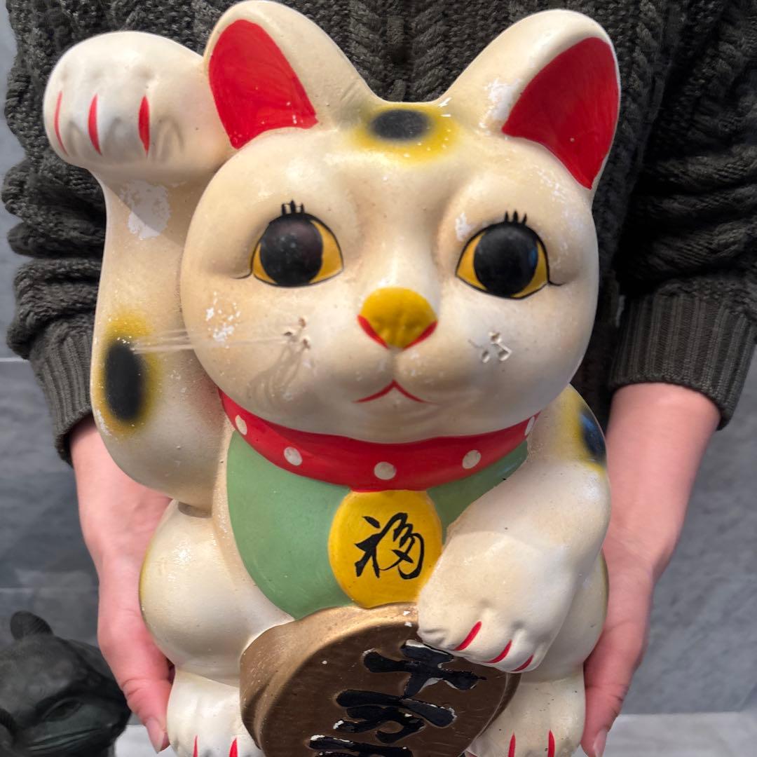 90年代ヴィンテージ手描きの瞳やまつ毛が美しく金運向上の招き猫