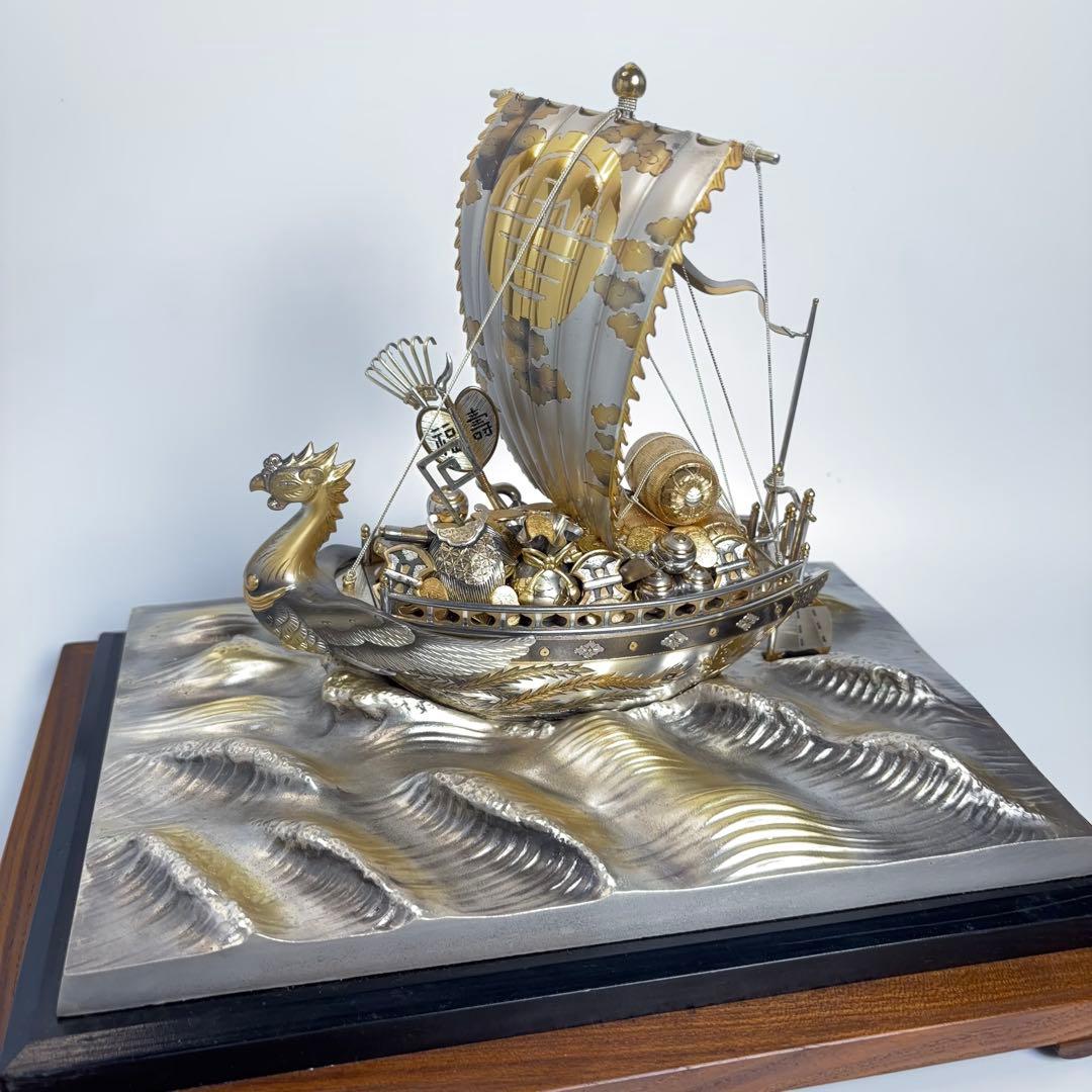 純銀製？ 宝船 置物 ガラスケース付 銀製刻印あり