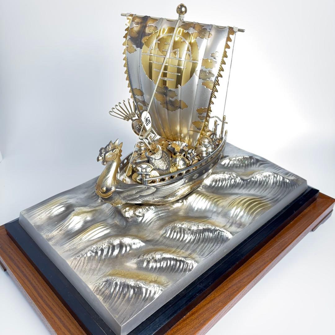 純銀製？ 宝船 置物 ガラスケース付 銀製刻印あり