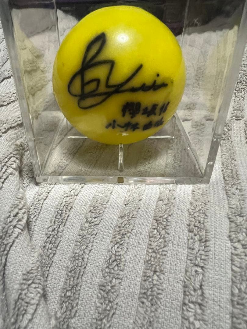 小林由依サイン入りボール
