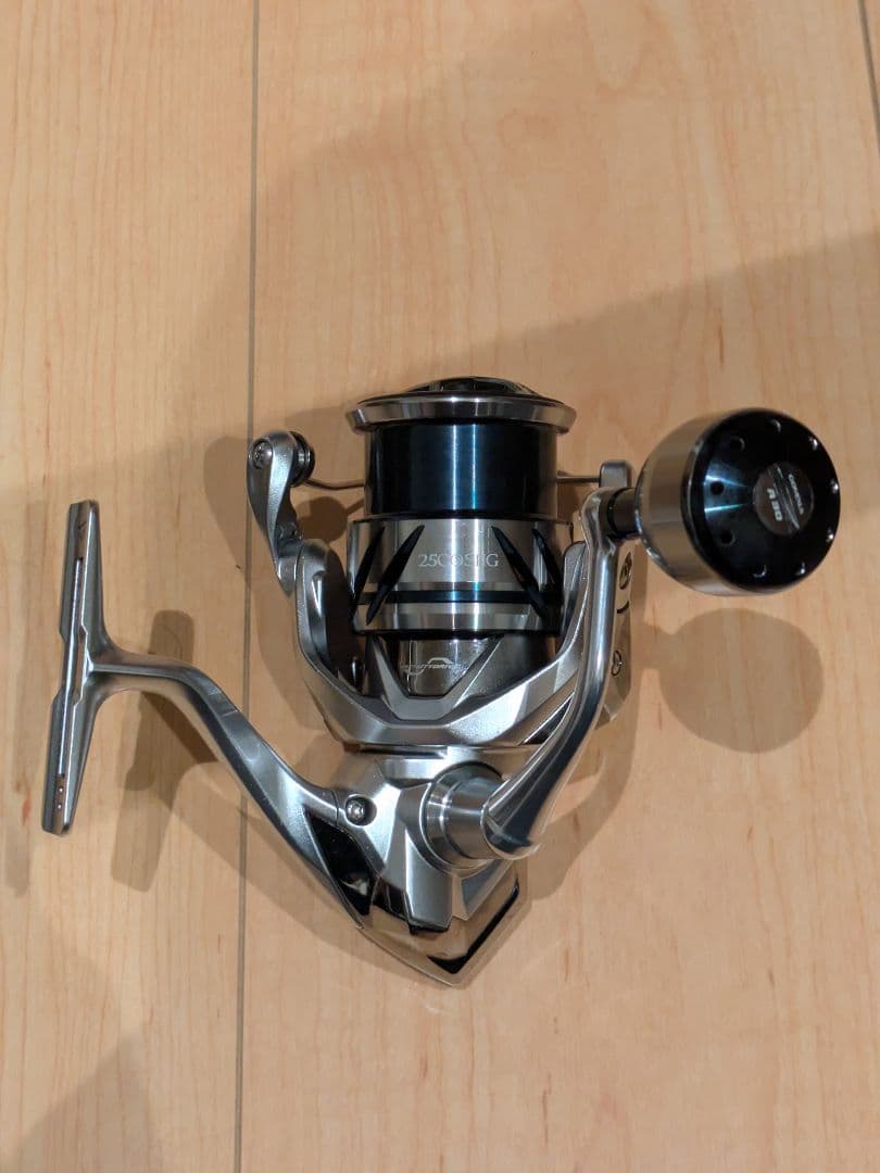 23ストラディック　2500shg SHIMANO ゴメクサスハンドル付き