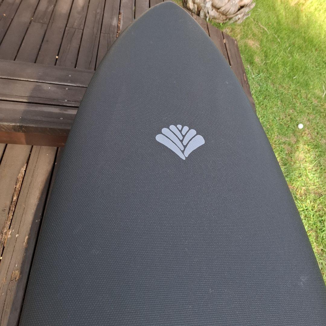 ビーチアクセス 7’0“ 48L 限定ブラック フィン2本付き ミッドレングス