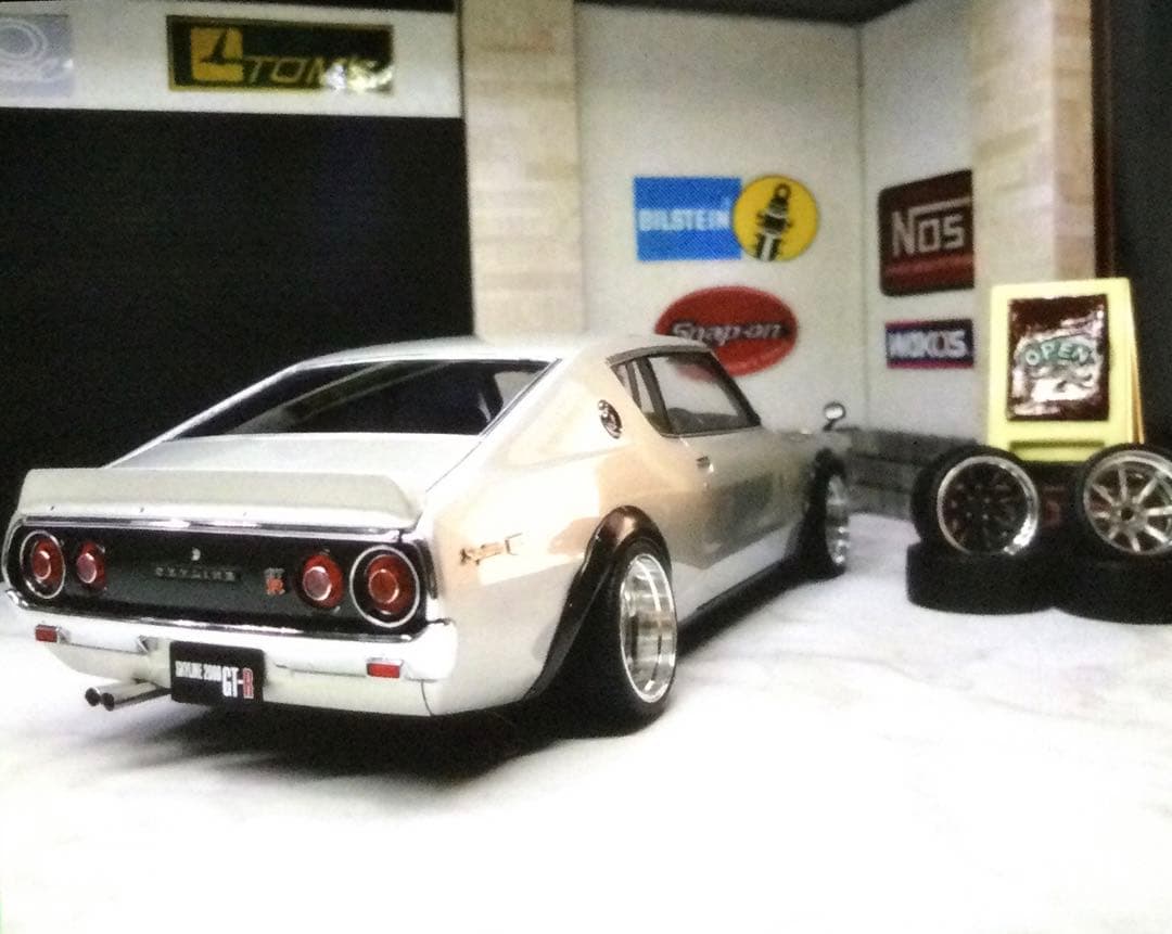 オートアート1/18 スカイラインGTーR シルバー　シャツおまけ付き