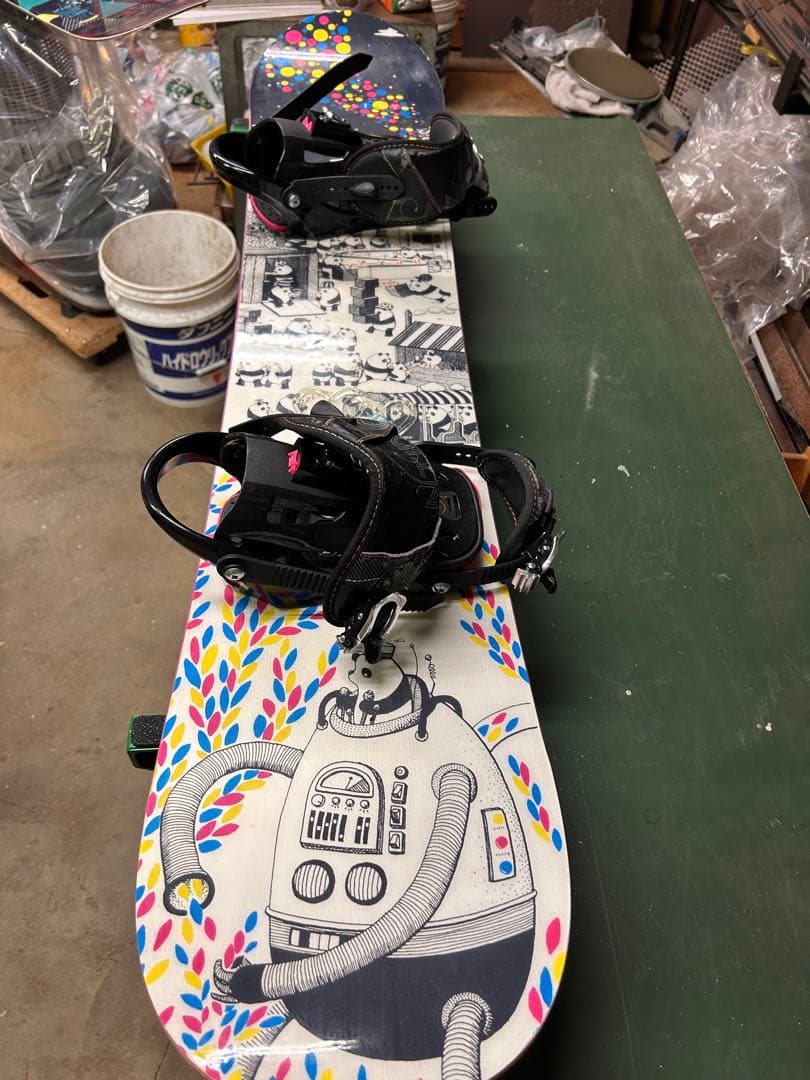 サロモン　カラフルなパンダデザイン スノーボード　139cm