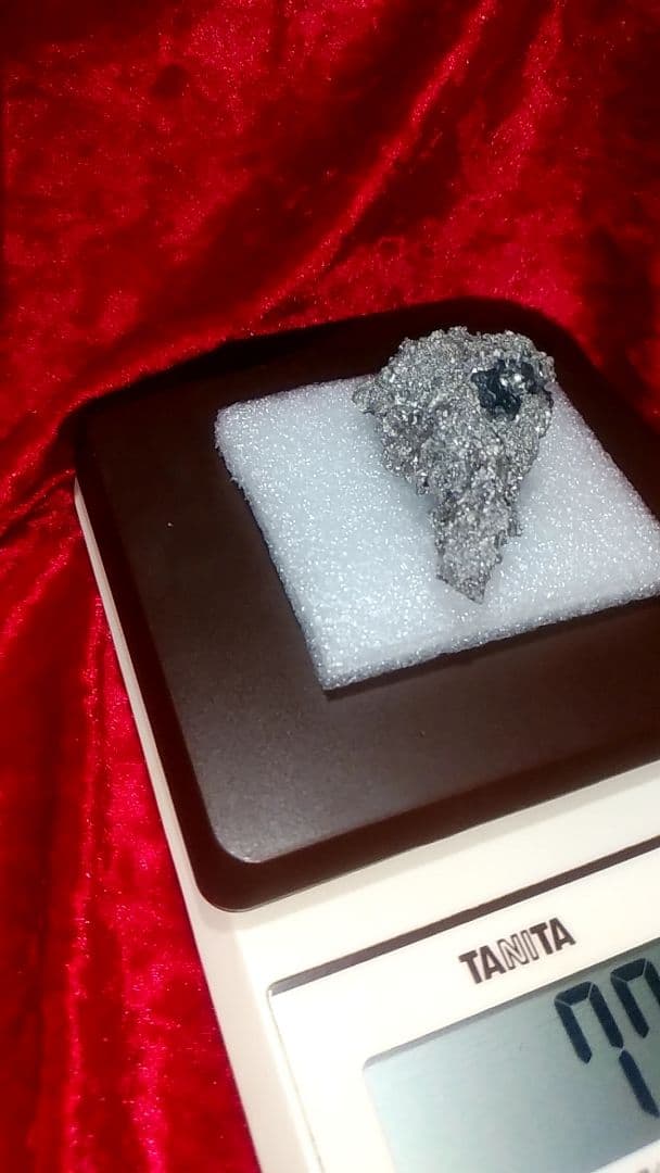 日刀保たたら/玉鋼(たまはがね)/日本刀原料/76グラム/ミニ座布団つき