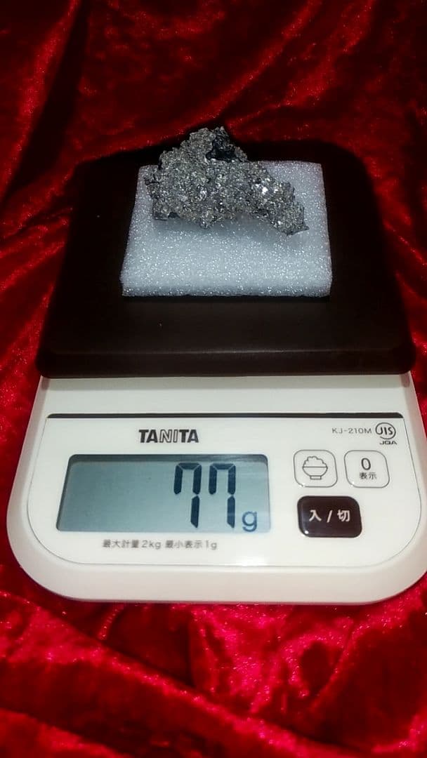 日刀保たたら/玉鋼(たまはがね)/日本刀原料/76グラム/ミニ座布団つき