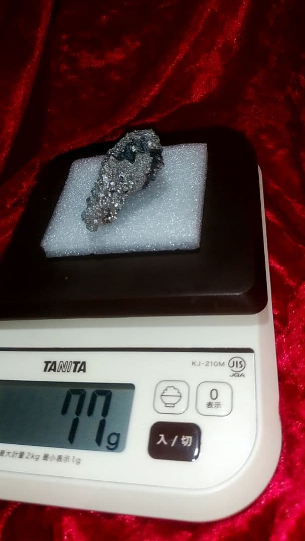 日刀保たたら/玉鋼(たまはがね)/日本刀原料/76グラム/ミニ座布団つき