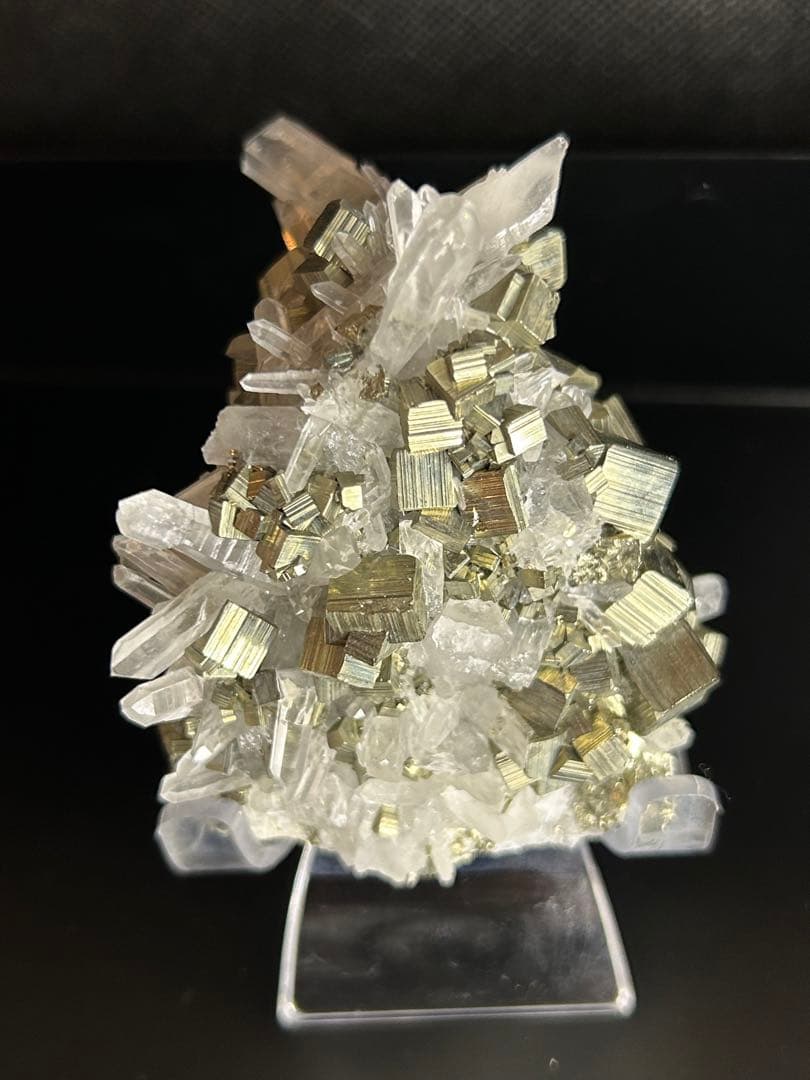 残り1点品‼️高品質✨パイライトとクリスタル共生　　　クラスター透明台座付き