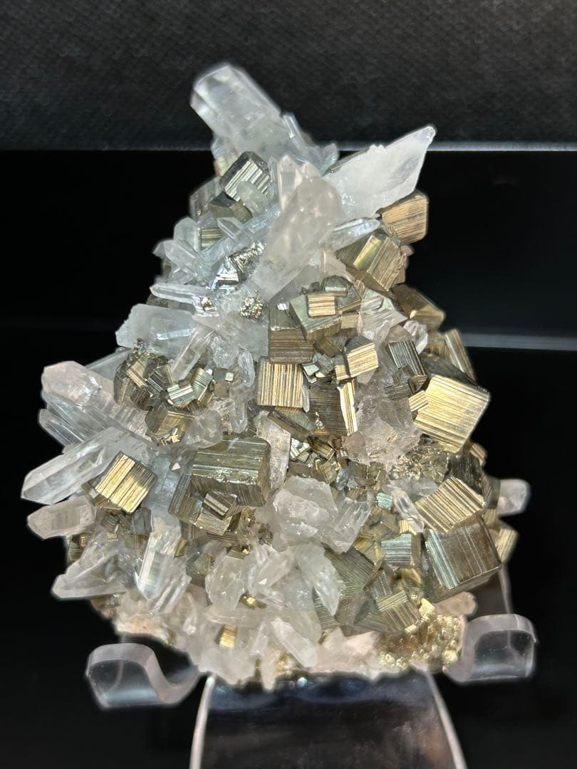 残り1点品‼️高品質✨パイライトとクリスタル共生　　　クラスター透明台座付き
