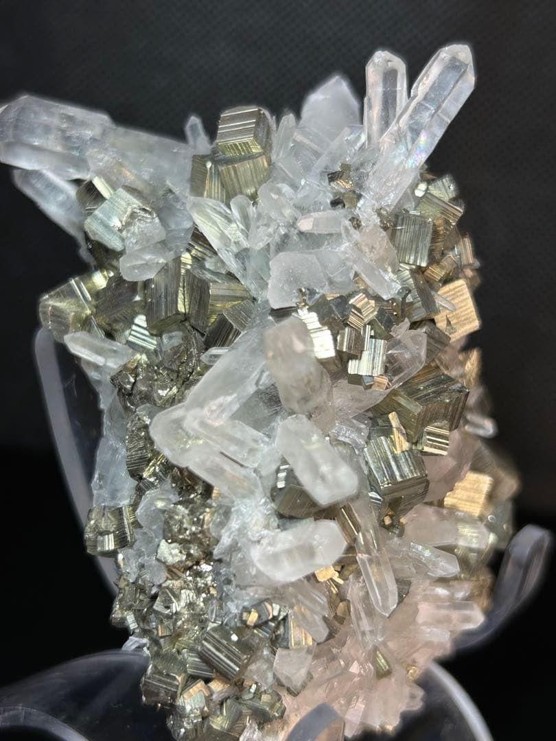 残り1点品‼️高品質✨パイライトとクリスタル共生　　　クラスター透明台座付き