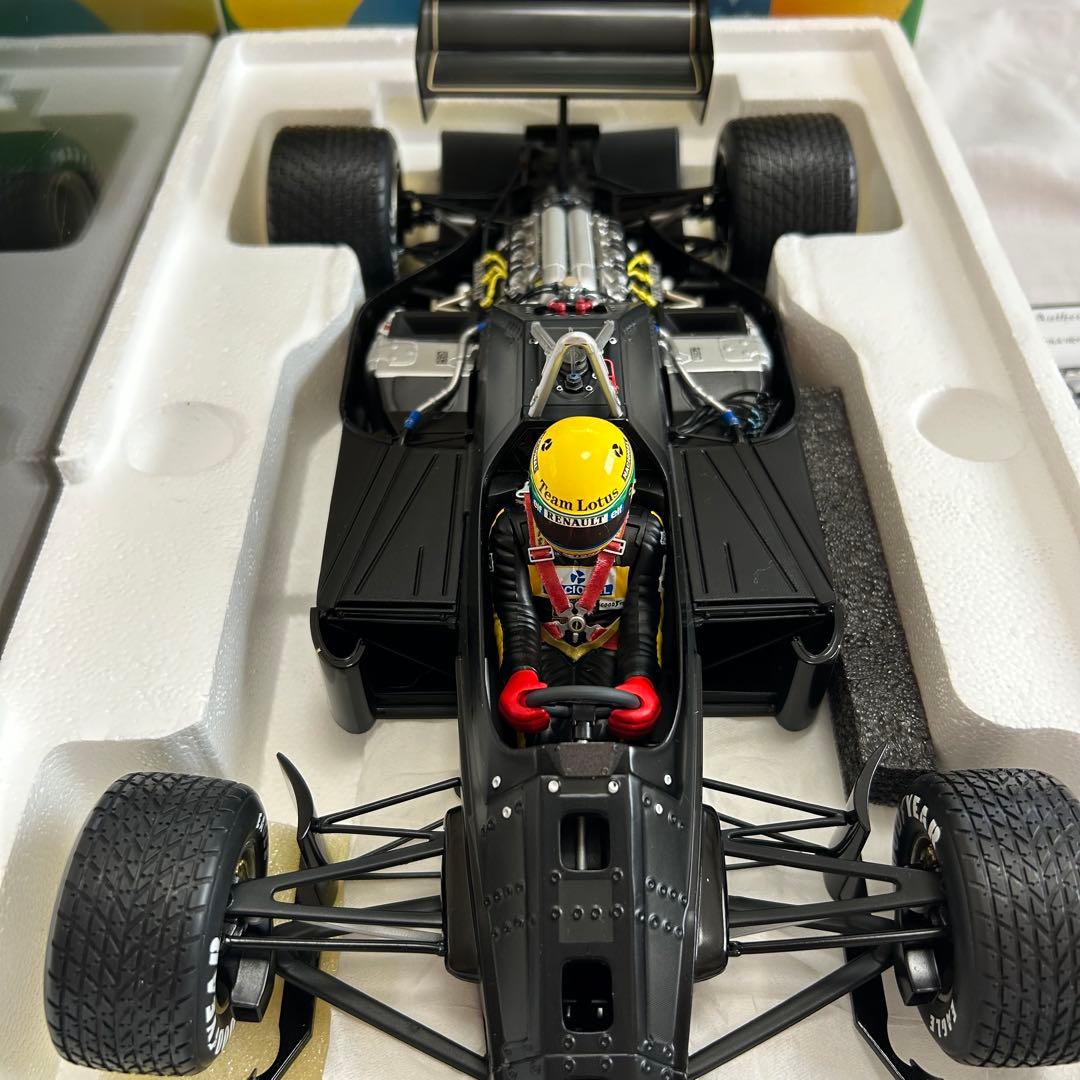 AYRTON SENNA F1カー 1/18スケール、ディスプレイケースつき