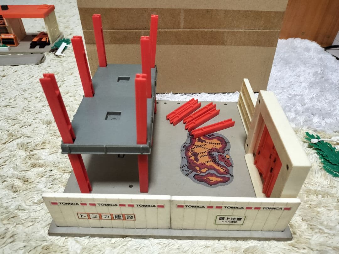 トミカタウン　ビル工事現場+トミカ建設コンボボックス部品