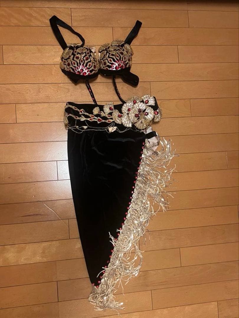 ベリーダンス　衣装　黒　ゴールド