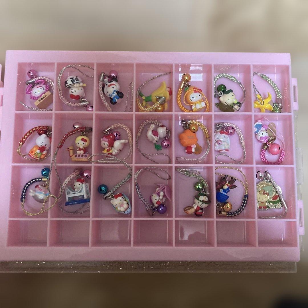 経年品　キティちゃんご当地ストラップ　色々　97個セット