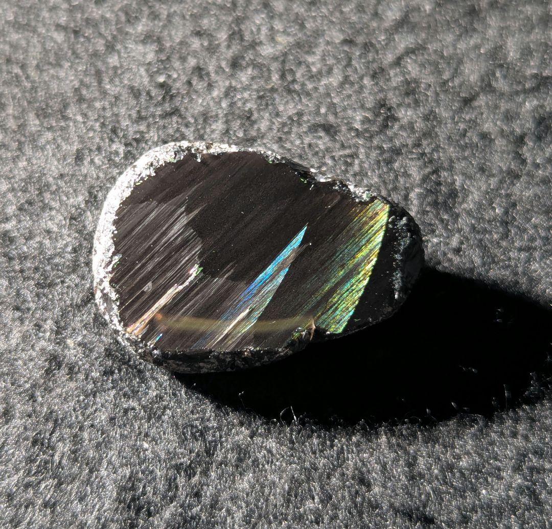 ※特級品【研磨品】十勝石玲瓏　北海道産レインボーオブシディアン　十勝石　玲瓏石