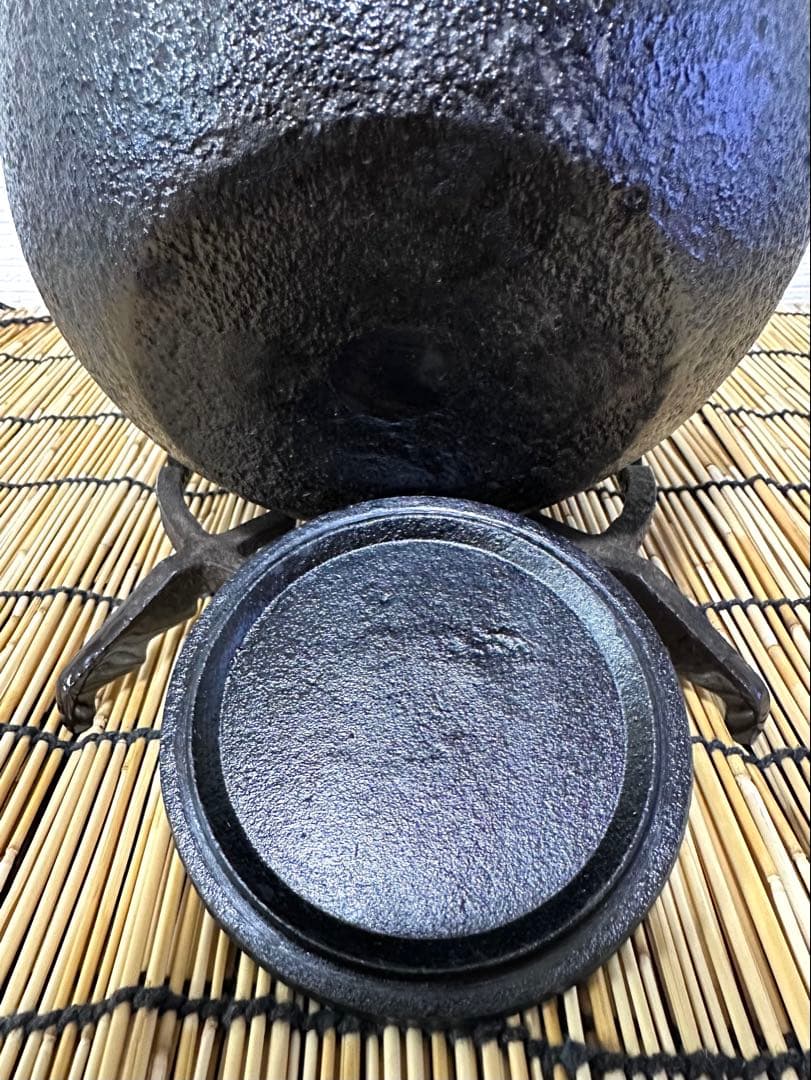 未使用品、供箱等付属品付　南部三厳堂造　１５型アラレ　南部鉄瓶　南部鉄器