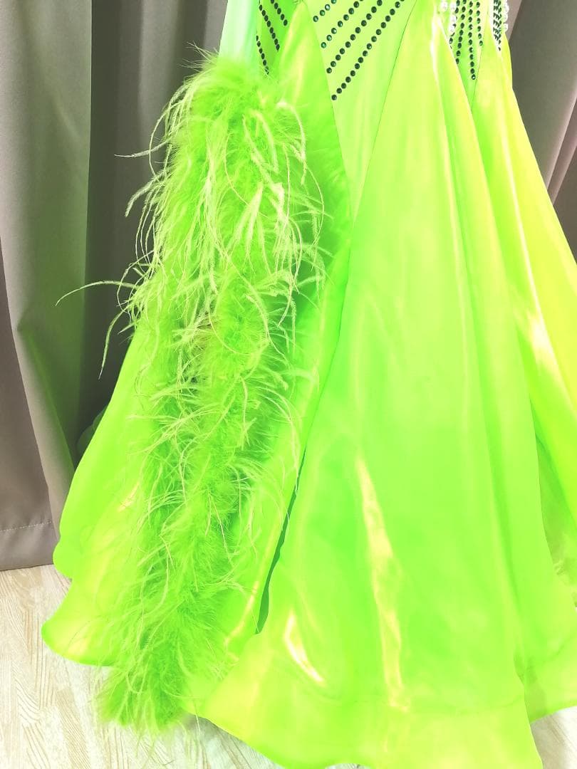 新品　社交ダンスドレス　蛍光グリーン　118cm 　Mサイズ